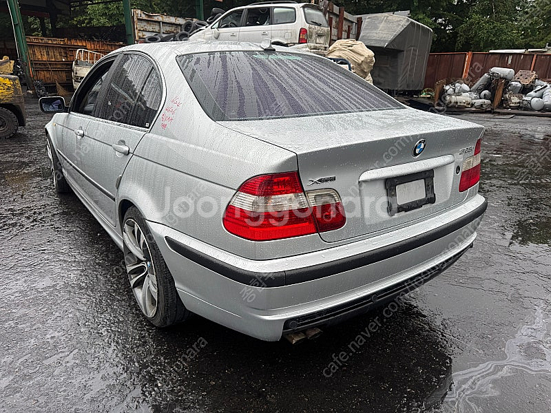 BMW E46 후기형 325i 부품차 각개합니다 앞범퍼...--1