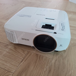 엡손 EH-TW5650 빔프로젝터
