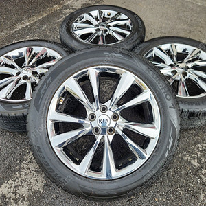 [판매] 기아 더뉴 카니발 19인치 순정휠 타이어 세트 팝니다. 235 55 19