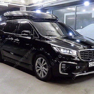 더뉴 카니발 중고 가격 중고 카니발 검정색 2019년식 67,130km 가솔린 9인승 하이리무진 노블레스 스페셜 중고차카페
