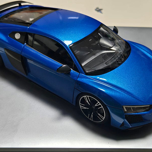 1:18 1/18 켕파이신 r8 블루 쿠페 다이캐스트 팝니다