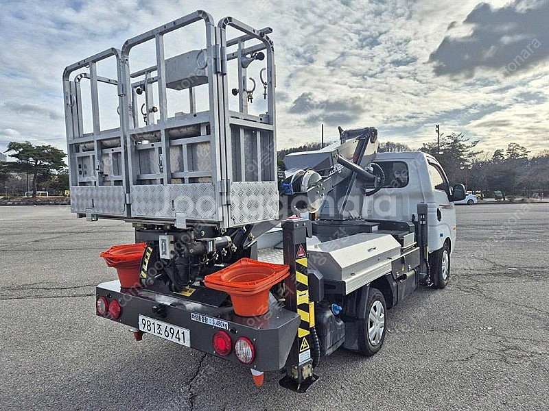 고소작업차 중고 흰색 2023년식 10,908km 2....--6