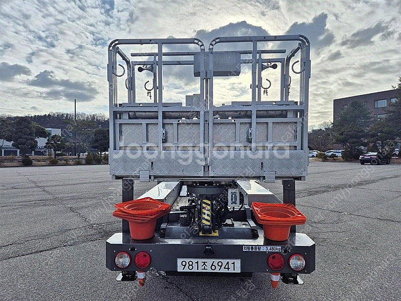 고소작업차 중고 흰색 2023년식 10,908km 2....--7