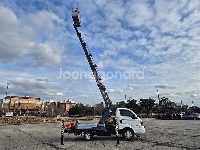 고소작업차 중고 흰색 2023년식 10,908km 2....--9