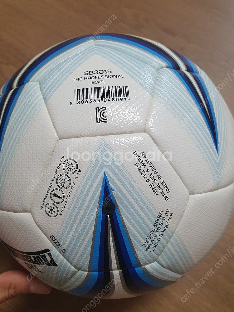 스타 축구공 더 프로페셔널 5호 SB3015 판매합니다...--4