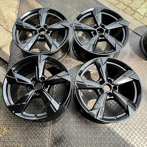 18인치 아우디 C8 A6 유광블랙 정품휠 1대분 PCD112 8.0J +39