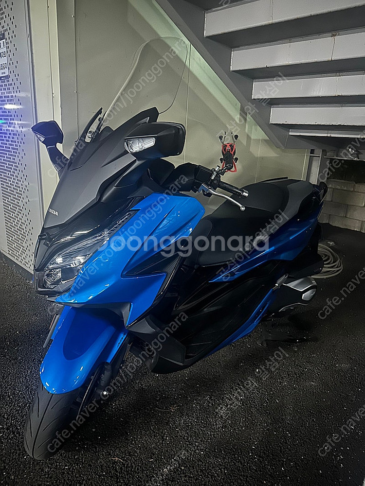 22년식 5천키로 주행한 포르자350 판매합니다--2