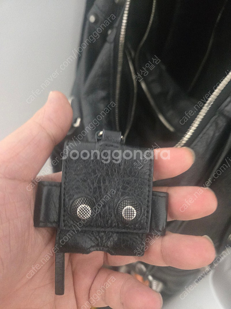 상태 새제품급 / 발렌시아가 르카골 미디엄백 / 더현대...--1
