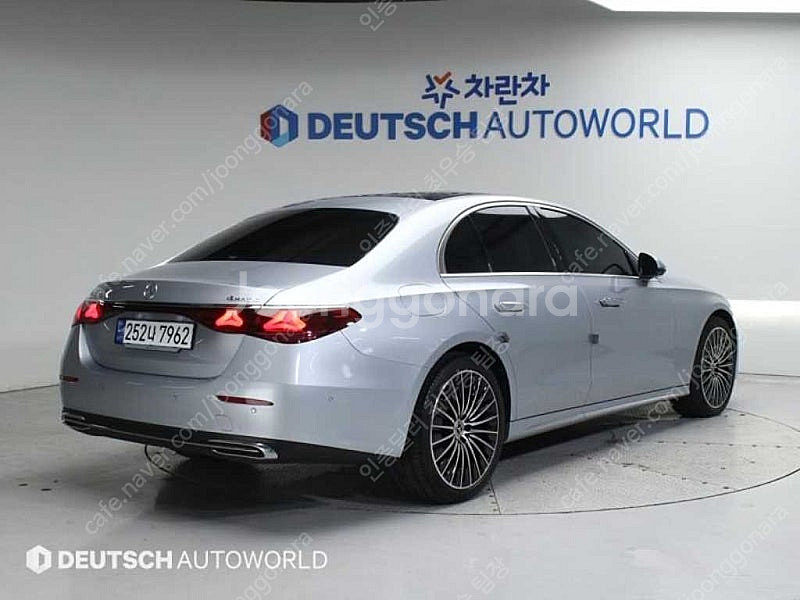 벤츠 E클래스 중고 벤츠 중고 승용차 은색 2024년식...--3
