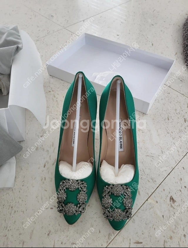 마놀로 블라닉 항기시 그린 10.5cm 새상품 최저가--0