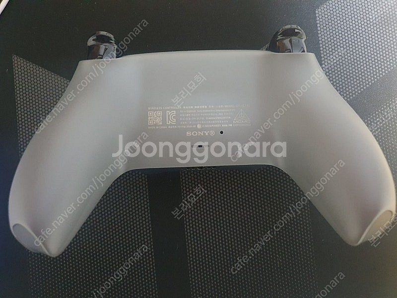 플스5 PS5 듀얼센스 카모플라주 패드 팝니다.--6