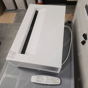 LG HU715QW 시네빔 레이저 4K 빔 프로젝터 팝니다구입가는 350이었는데, 일단 200에 올리는데, 시세 고려해서 네고 가능해요안시루멘이 높아서 낮에도 쨍하니 잘 보입니다.