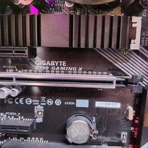 반본체 i9 9900K/Z390/램16G/600W/HDD1T 40만