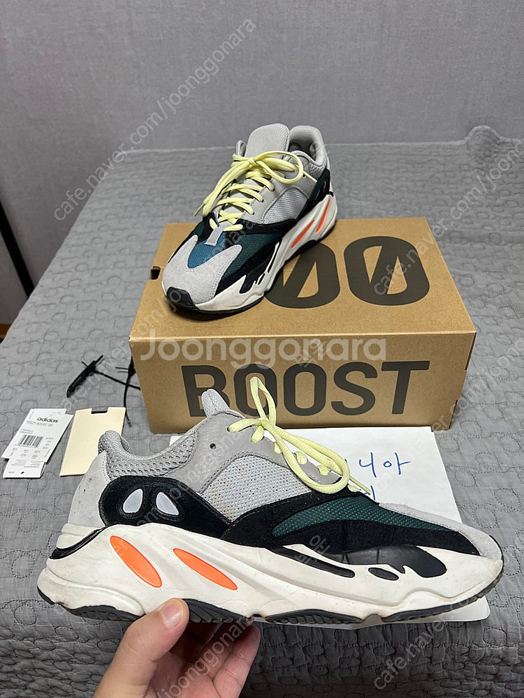 270 아디다스 이지부스트 700 웨이브러너 솔리드 그...--2