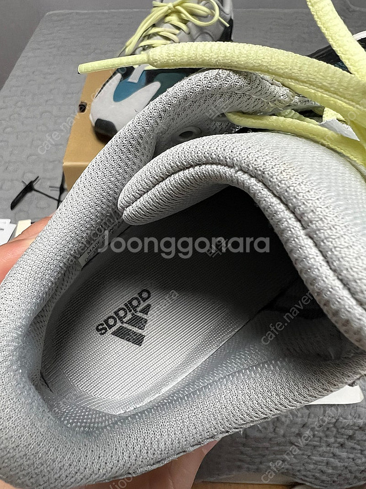 270 아디다스 이지부스트 700 웨이브러너 솔리드 그...--7