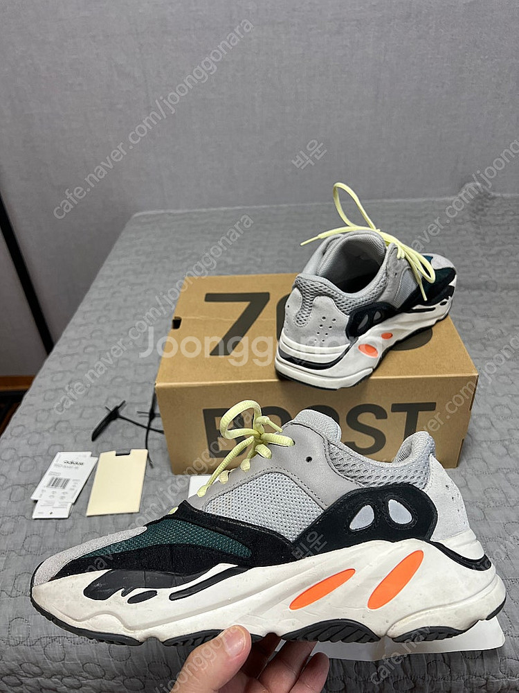 270 아디다스 이지부스트 700 웨이브러너 솔리드 그...--9