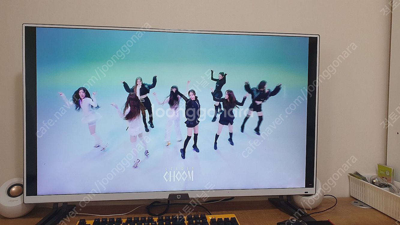크로스 오버 405K UHD 모니터 (40인치)--3