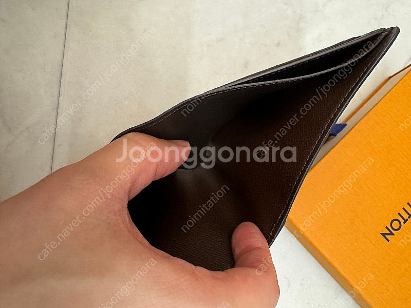 루이비통 멀티플 월렛 반지갑 판매합니다.--4
