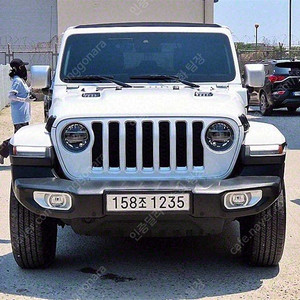 34,561 km 지프 랭글러 중고 루비콘 중고 2.0 오버랜드 4xe 4도어 파워 탑 최저가 중고차 흰색
