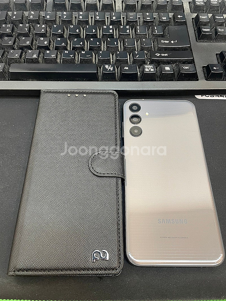 갤럭시M15 와이드7 그레이 128GB 무잔상 상태좋은...--0