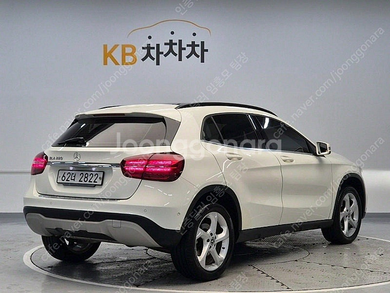벤츠 인증중고 벤츠 GLA 중고 흰색 2018년식 71,885km GLA220 중고자동차--4