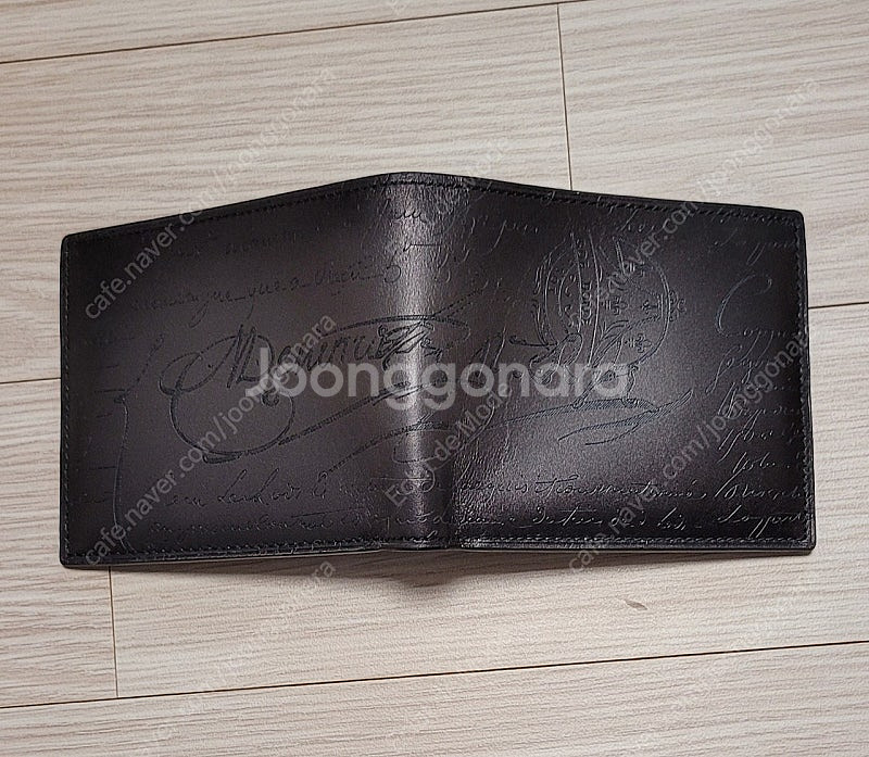 벨루티 마코레 스크리토 반지갑 새상품급 (각인A급)--1