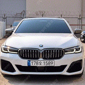 BMW 5시리즈 중고 BMW 중고 5시리즈 중고차 할부 흰색 2022년식 44,051km M550i xDrive 연비좋은 중고차