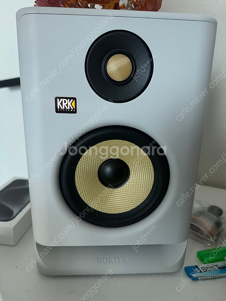 krk rokit5 g4 화이트 판매합니다--0