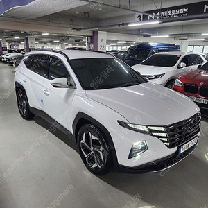 24,700 km 투싼 중고 가격 투싼 중고차 2WD 인스퍼레이션 중고차직거래카페 흰색