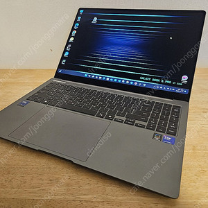 삼성 갤럭시북5프로 GALAXY BOOK 5 PRO NT960XHA-K71AR (코어 울트라7 258V , RAM 32GB ,저장공간 1TB, 윈도11 HOME) 팝니다.