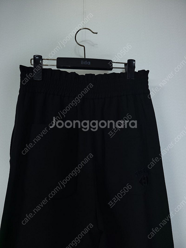 럭키슈에뜨 22ss 세미배기핏 밴딩 팬츠 36사이즈--7