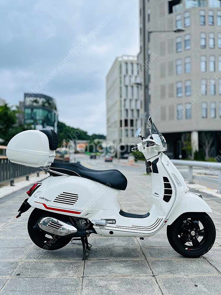 22년식 VESPA GTS 300 SUPER SPORT...--1