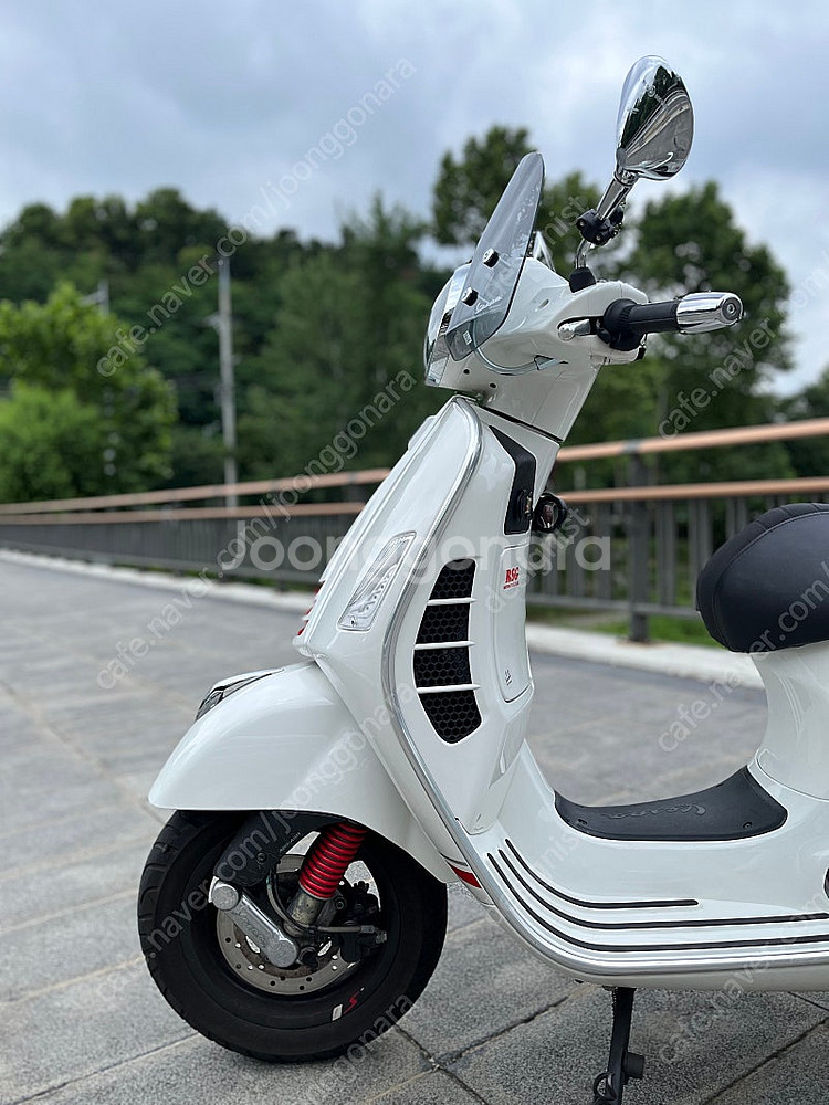 22년식 VESPA GTS 300 SUPER SPORT...--2