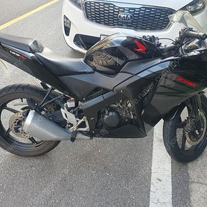 Cbr125r 16년식 19xxxkm 190만 팝니다