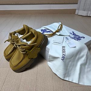 [정품] 버버리 23FW 남성 클리퍼 누벅 레이스업 로퍼 275 size