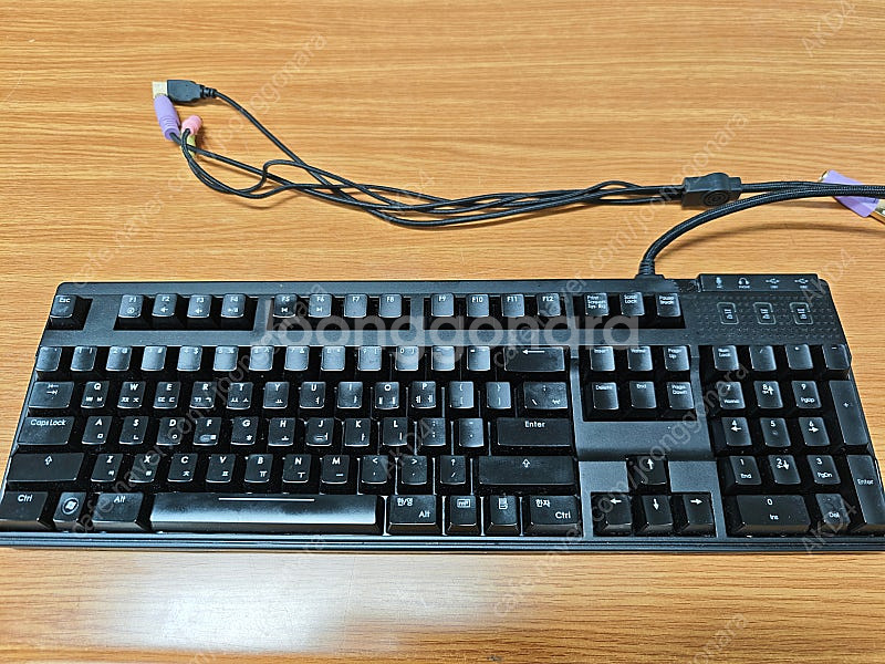 제닉스 Tesoro M7 기계식 LED2 키보드--0