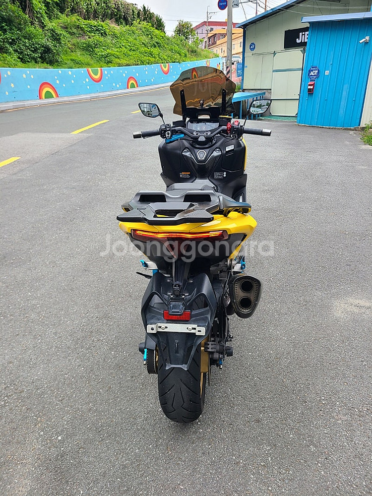티맥스560 2022년식 아크라구변 적은 주행거리 판매...--7