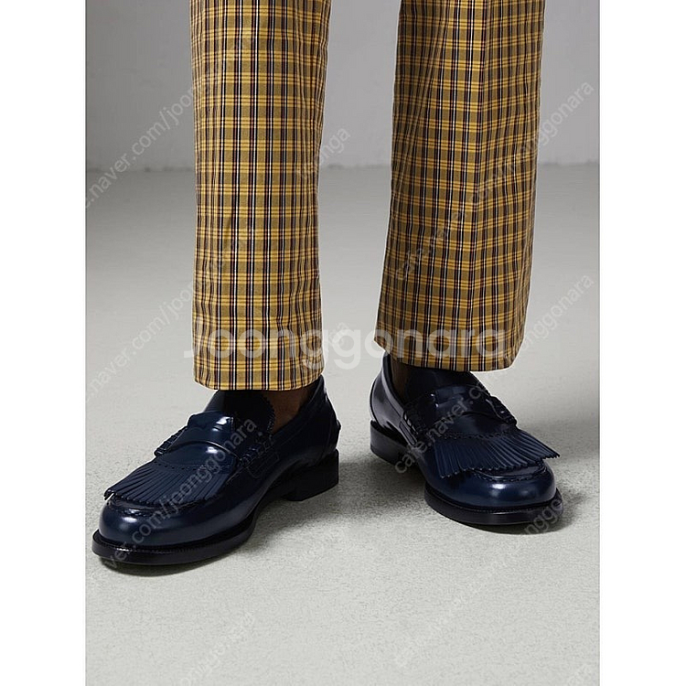 버버리 프린지 레더 로퍼 처분합니다--1