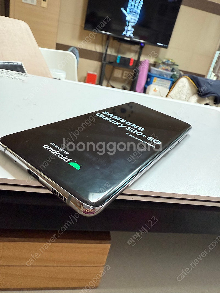 갤럭시 S20 플러스 5G 코스믹 그레이--2