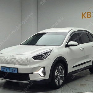 기아 니로 중고 니로 플러스 중고차 흰색 2023년식 73,000km 에어 (택시) 개인사업자 세금감면
