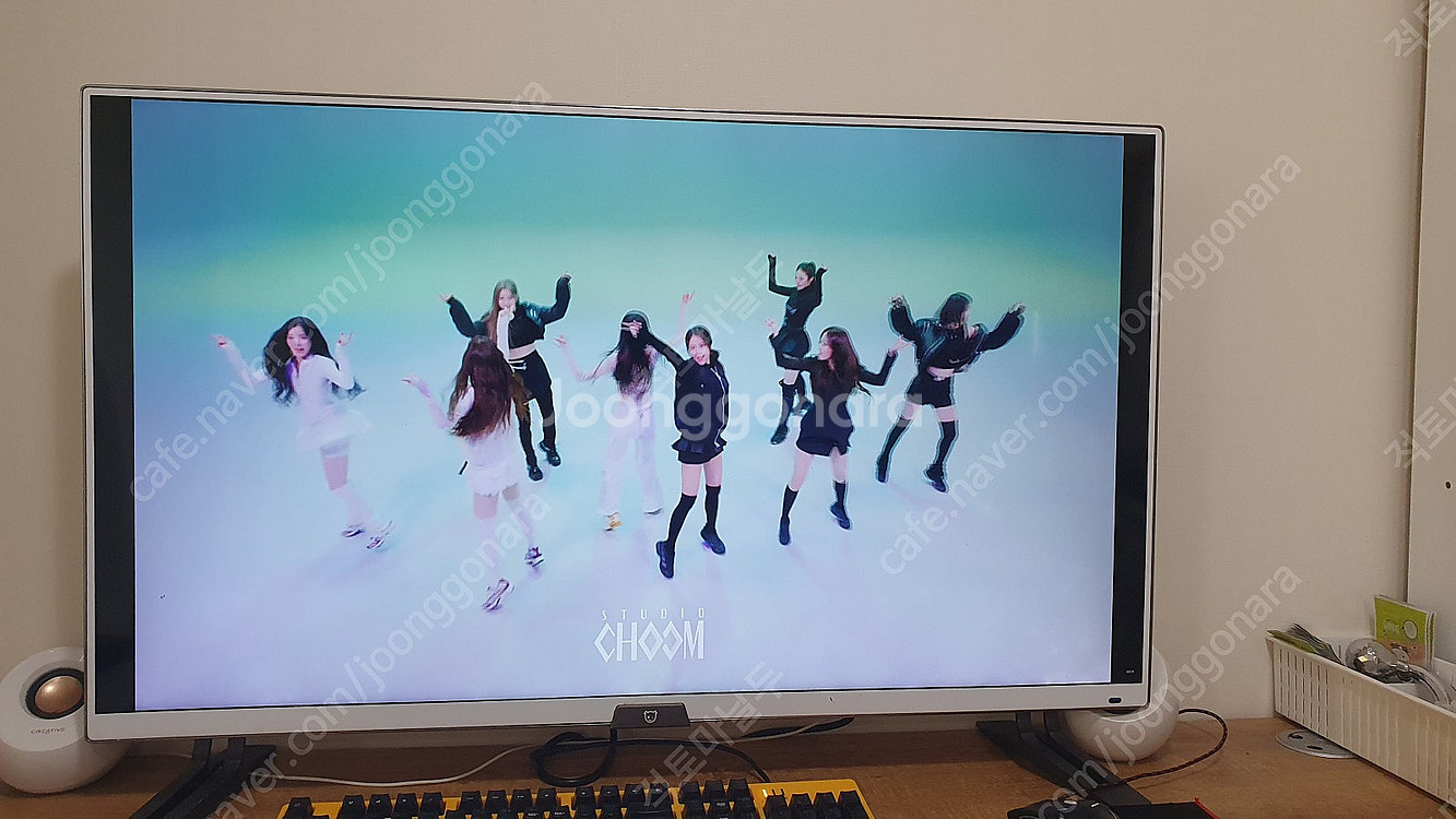 크로스 오버 405K UHD 모니터 (40인치)--3
