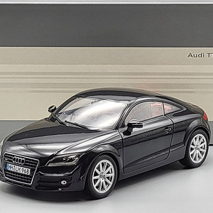 1:18 스케일 아우디, BMW 자동차 다이캐스트 모형 다수 판매합니다.