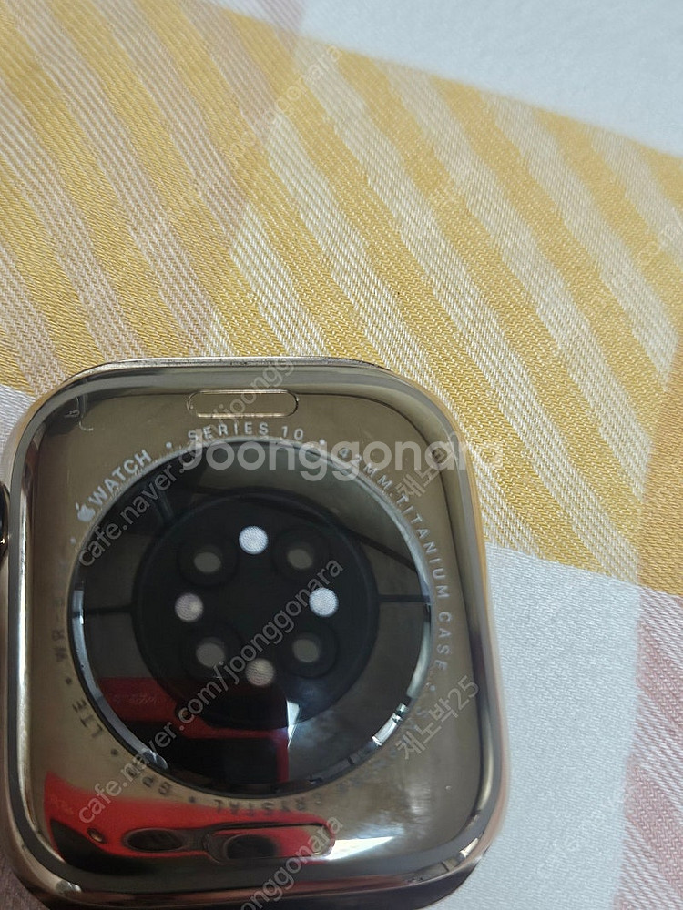 애플워치 10 42mm 티타늄 골드팝니다.(셀룰러)--5