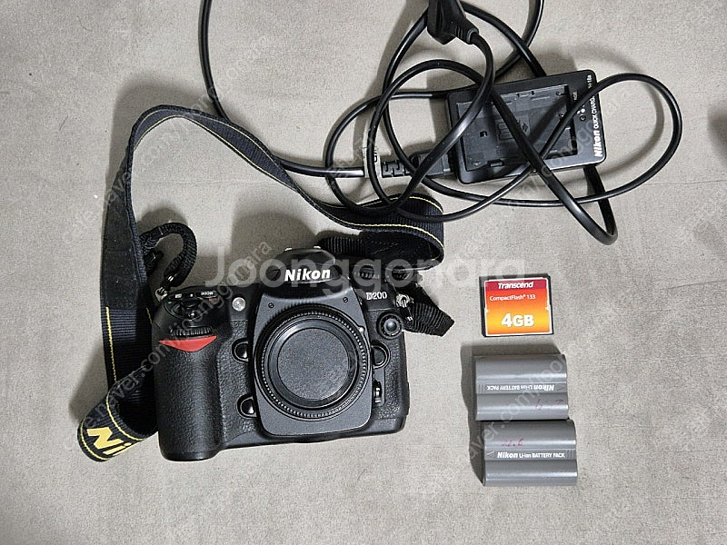 니콘 d200 카메라 판매합니다--0