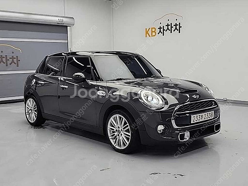 중고 미니쿠퍼 중고 가격 미니쿠퍼 5도어 중고 회색 2015년식 61,975km 5도어 기본형 개인사업자 차량구매--5