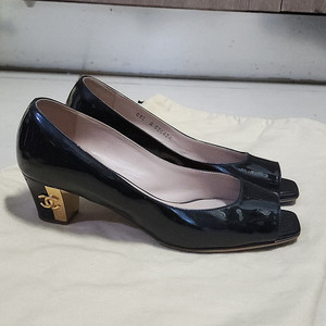 샤넬 오픈 펌프스 235