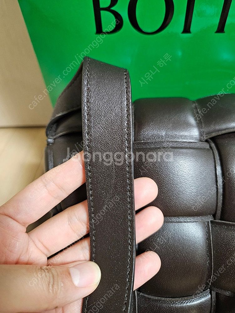 보테가베네타 패딩 카세트백--4