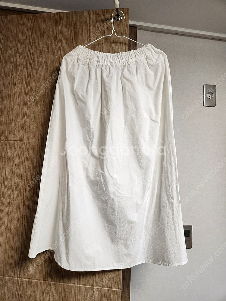 흰롱스커트 택없는새옷--0