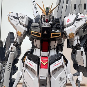 V-TIGER 1/100 뉴건담 도색 완성작 판
