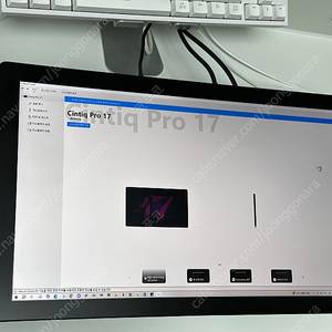 와콤 신티크 프로 17 DTH-172 판매합니다.